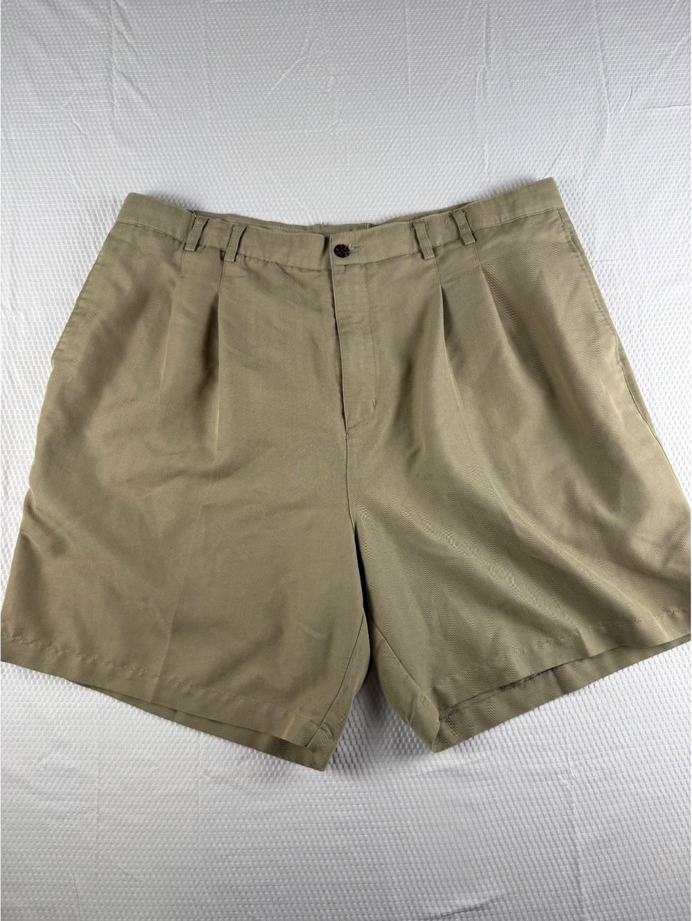 Caribbean Joe Men’s 42 Khaki Pleated Shorts Rayon Blend